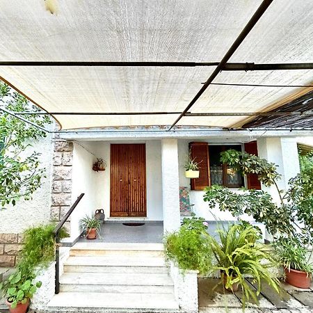 Domo Austinu - Abbasanta Villa Luaran gambar